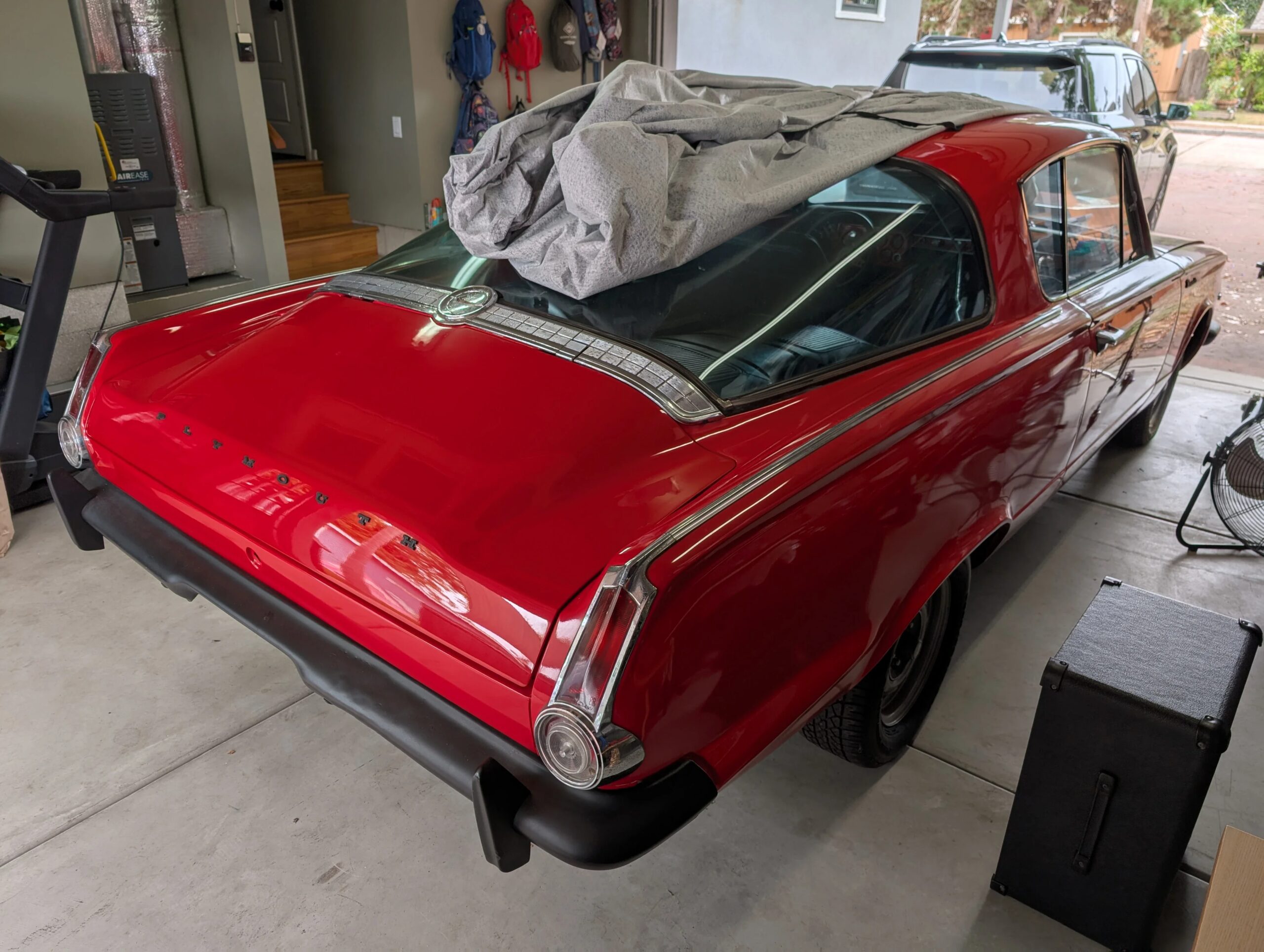 Plymouth-Barracuda-1964-Red-Black-3