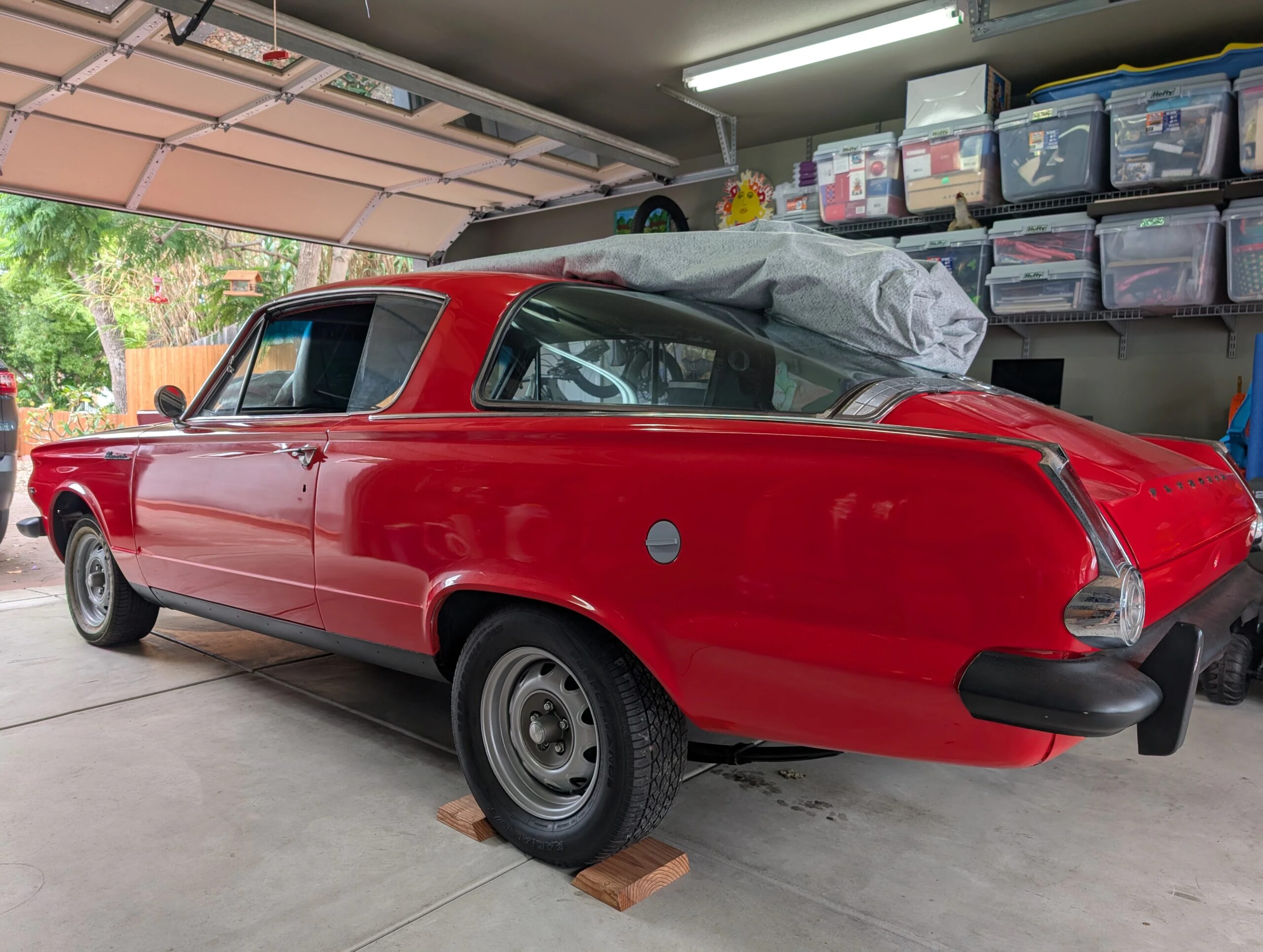Plymouth-Barracuda-1964-Red-Black-5