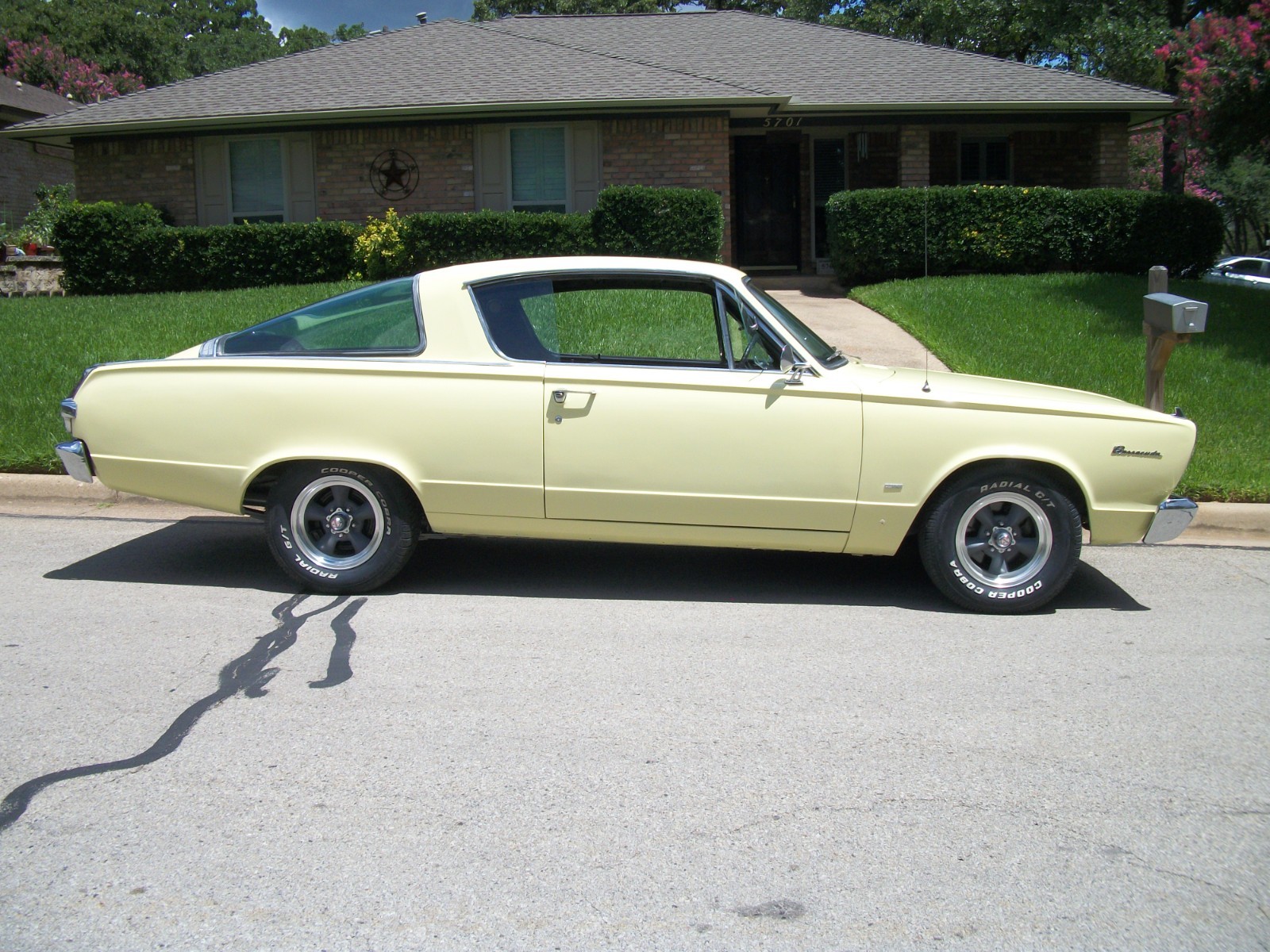 Plymouth-Barracuda-1966-Coupe-1