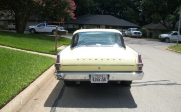 Plymouth-Barracuda-1966-Coupe-2