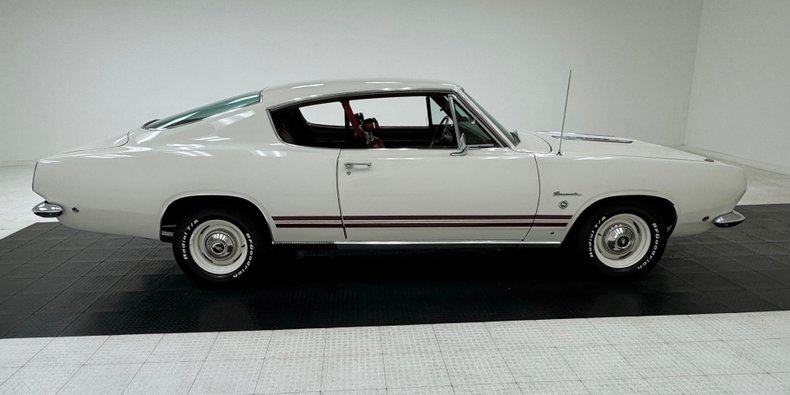 Plymouth-Barracuda-1968-Sable-White-Red-10