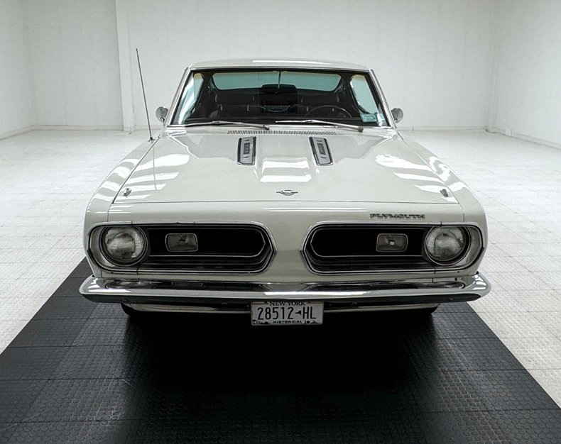 Plymouth-Barracuda-1968-Sable-White-Red-13