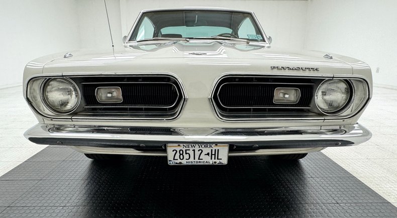 Plymouth-Barracuda-1968-Sable-White-Red-14