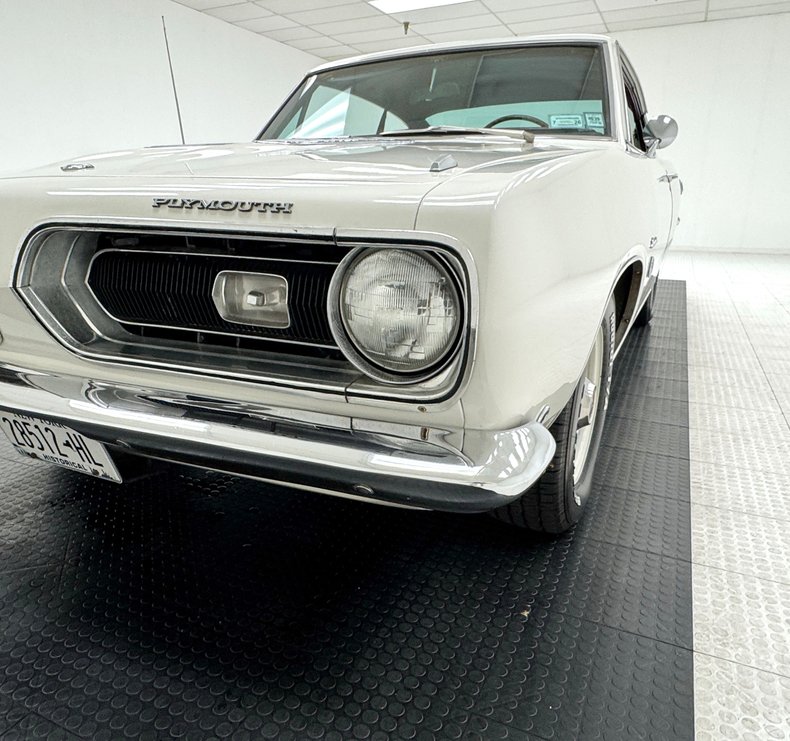 Plymouth-Barracuda-1968-Sable-White-Red-16
