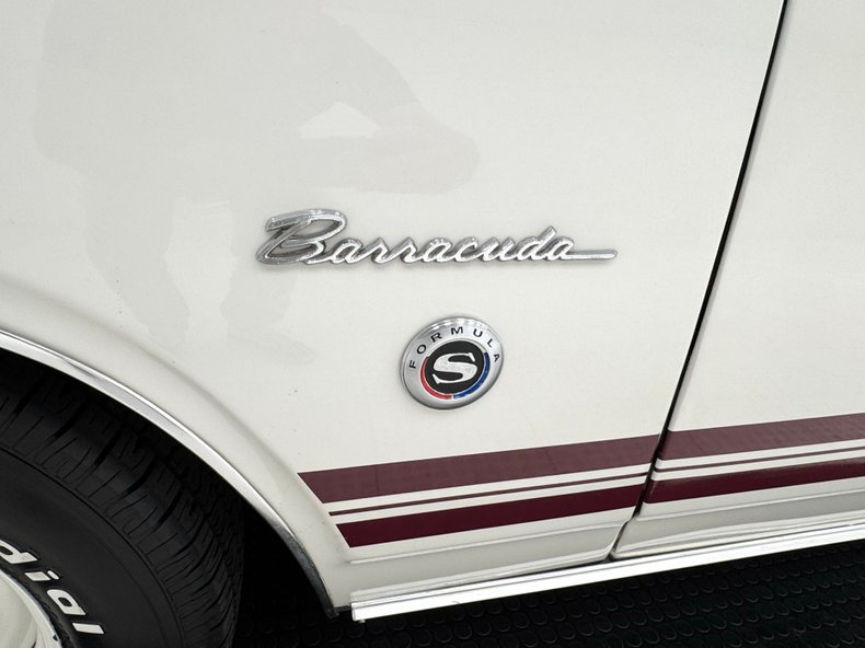 Plymouth-Barracuda-1968-Sable-White-Red-20