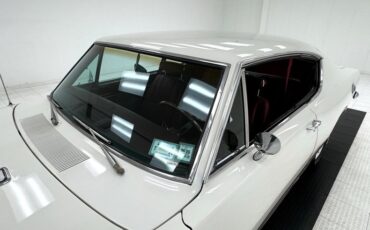 Plymouth-Barracuda-1968-Sable-White-Red-21