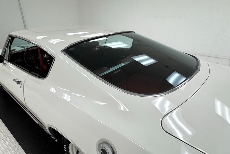 Plymouth-Barracuda-1968-Sable-White-Red-26