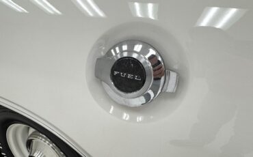 Plymouth-Barracuda-1968-Sable-White-Red-27