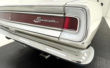 Plymouth-Barracuda-1968-Sable-White-Red-29