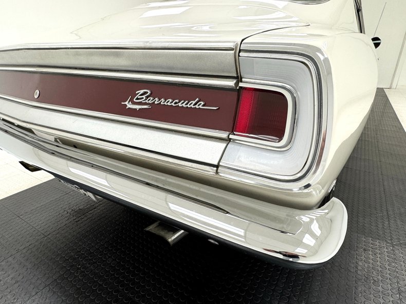 Plymouth-Barracuda-1968-Sable-White-Red-29