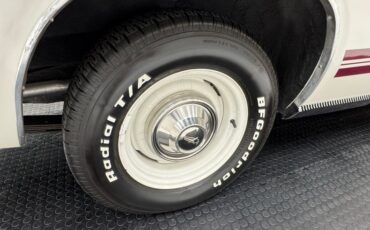 Plymouth-Barracuda-1968-Sable-White-Red-30