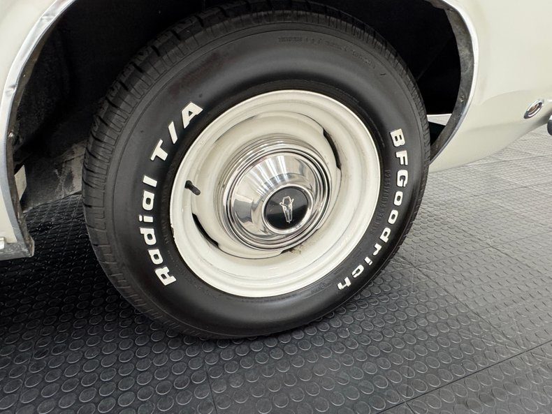 Plymouth-Barracuda-1968-Sable-White-Red-31
