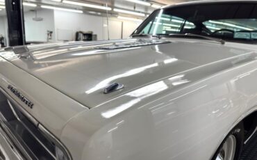 Plymouth-Barracuda-1968-Sable-White-Red-32