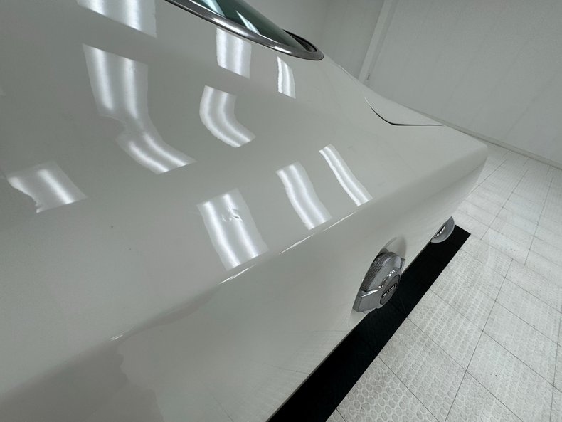 Plymouth-Barracuda-1968-Sable-White-Red-37