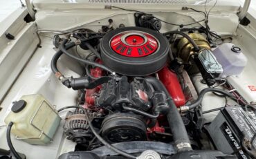 Plymouth-Barracuda-1968-Sable-White-Red-41