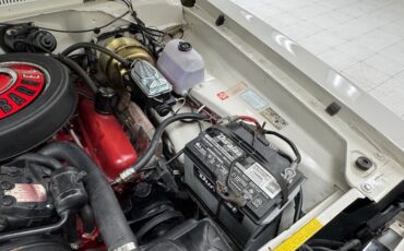 Plymouth-Barracuda-1968-Sable-White-Red-42