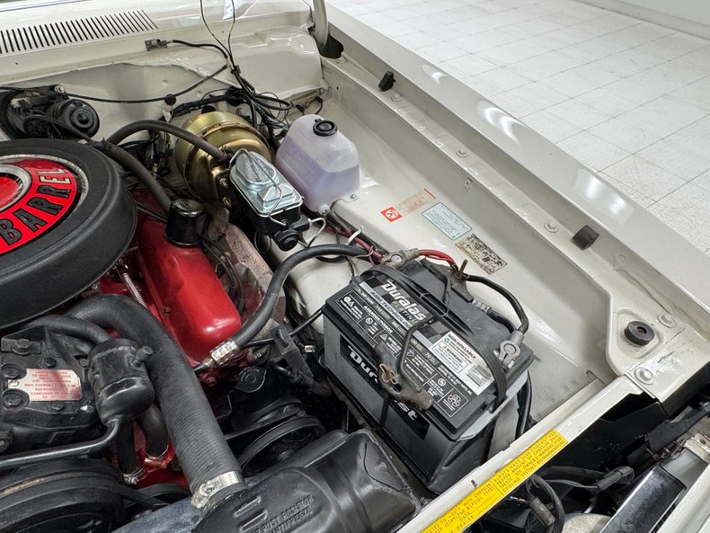 Plymouth-Barracuda-1968-Sable-White-Red-42