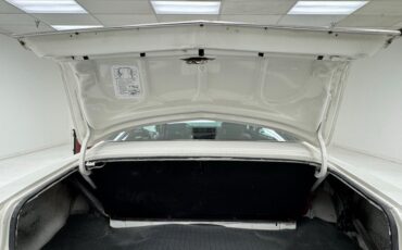 Plymouth-Barracuda-1968-Sable-White-Red-43