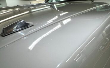 Plymouth-Barracuda-1968-Sable-White-Red-49
