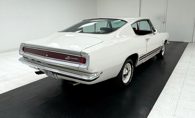 Plymouth-Barracuda-1968-Sable-White-Red-9