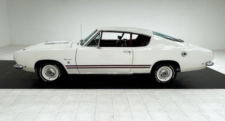 Plymouth-Barracuda-1968-Sable-White-Red