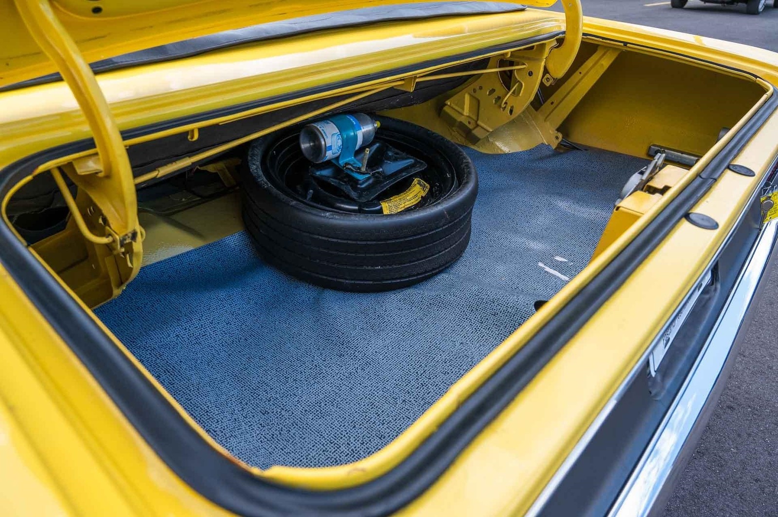 Plymouth-Barracuda-1970-2-Door-16