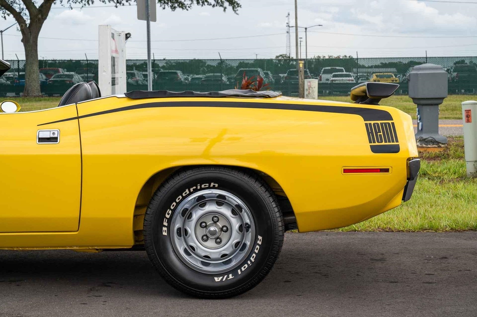 Plymouth-Barracuda-1970-2-Door-23