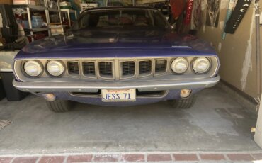 Plymouth-Barracuda-1971-Purple-Gray-29