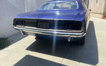 Plymouth-Barracuda-1971-Purple-Gray