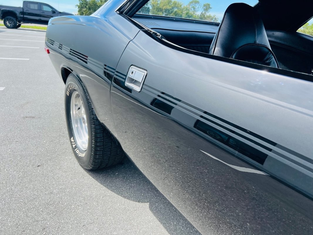 Plymouth-Barracuda-1973-Coupe-32