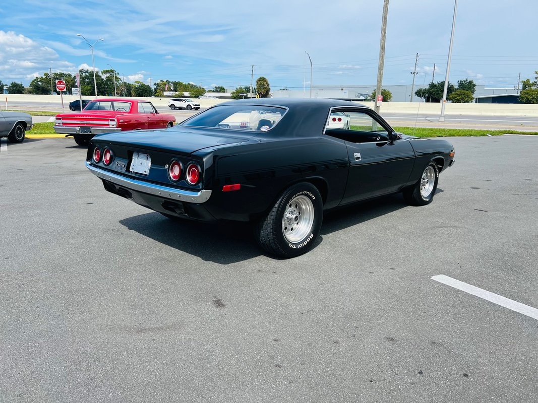 Plymouth-Barracuda-1973-Coupe-5