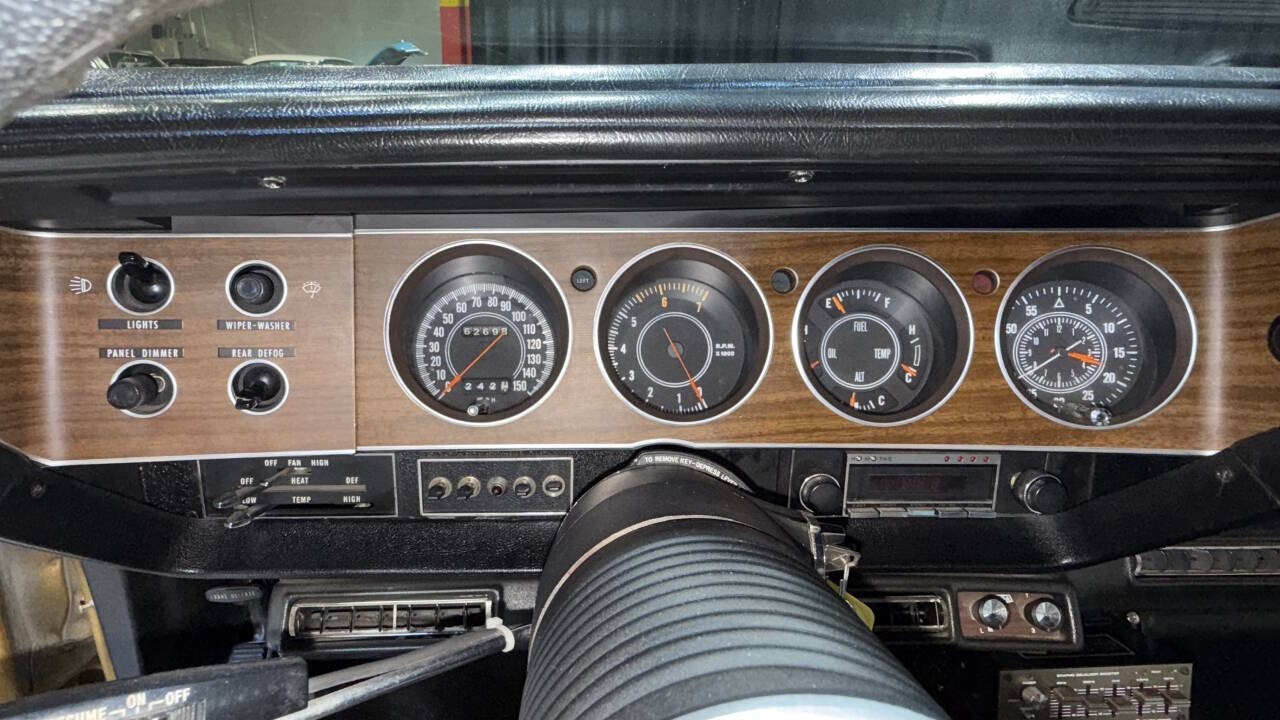 Plymouth-Barracuda-1974-Coupe-2