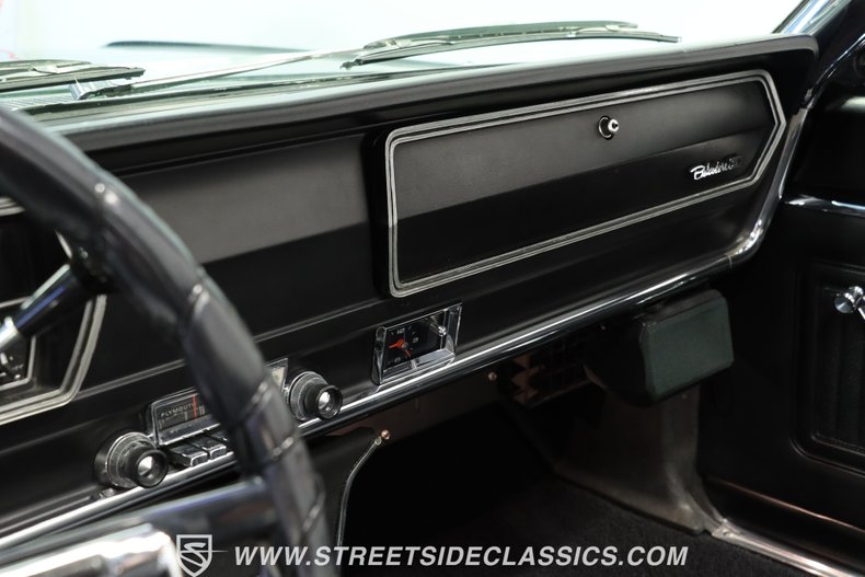 Plymouth-Belvedere-1966-Dark-Green-Black-40