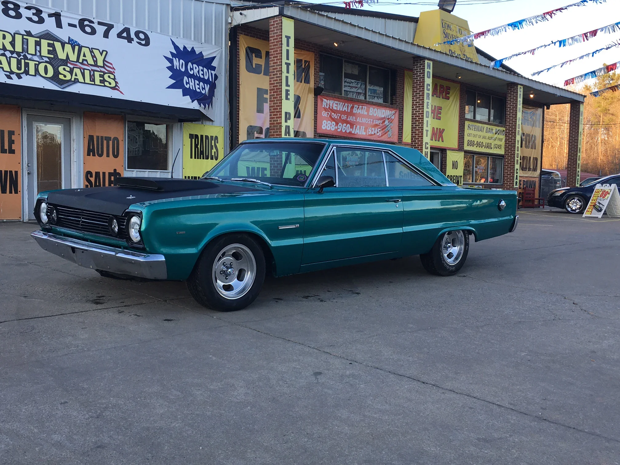 Plymouth-Belvedere-1966-Turquoise-Black-5