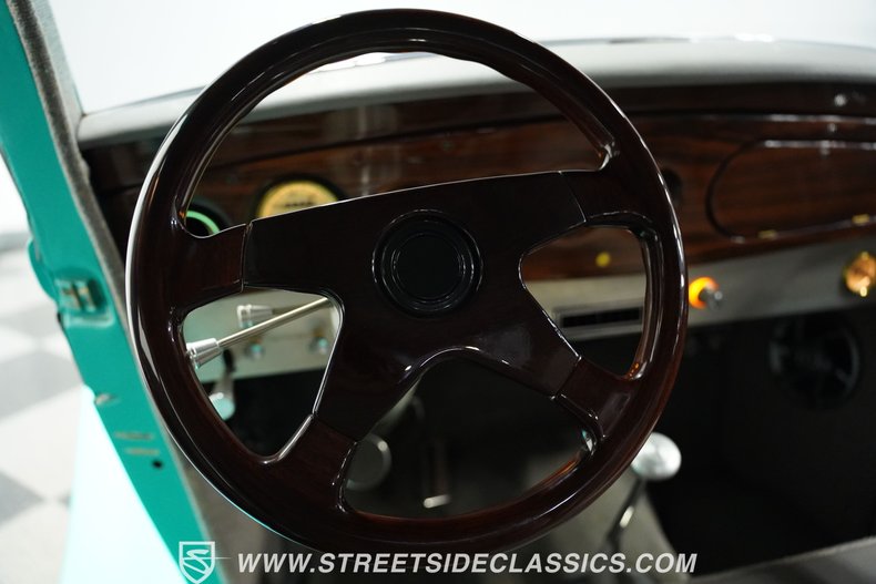 Plymouth-Coupe-1932-Teal-Gray-32