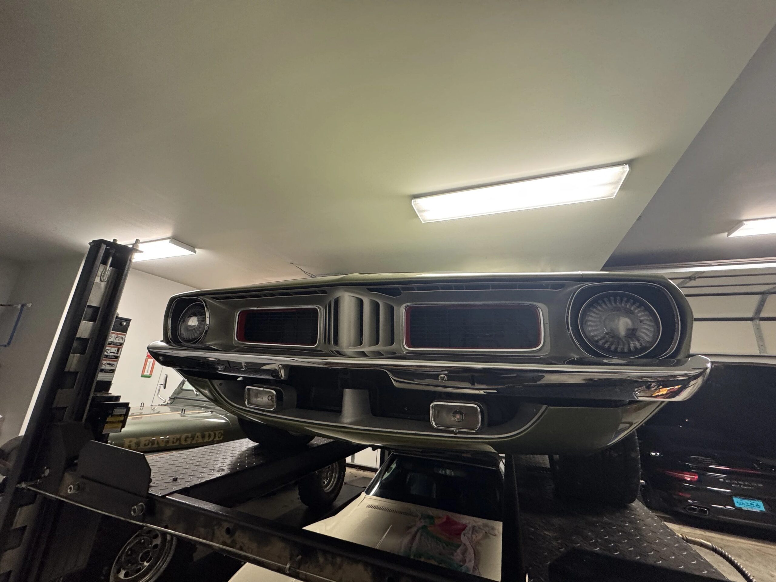 Plymouth-Cuda-1972-Green-Black-2