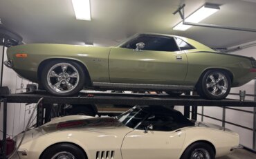 Plymouth-Cuda-1972-Green-Black-7