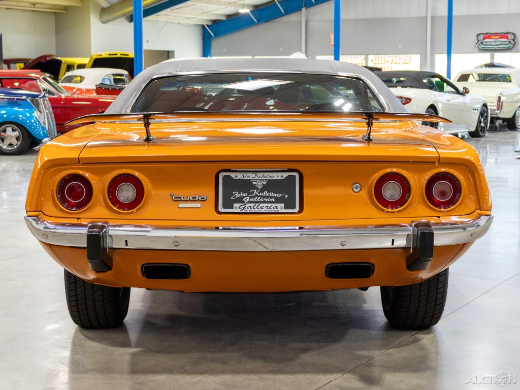 Plymouth-Cuda-1974-5