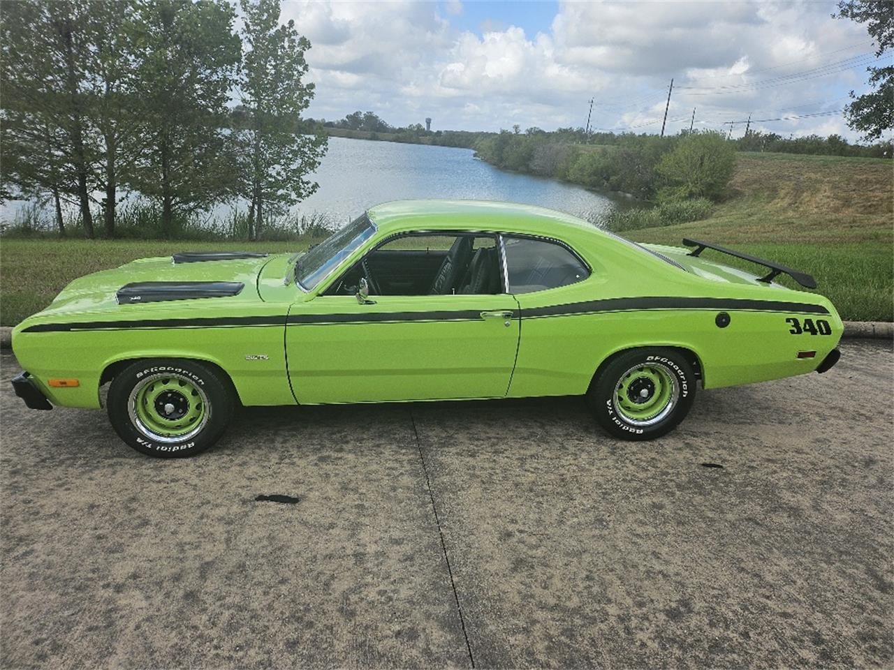 Plymouth-Duster-1971-Lime-Green-Black-6