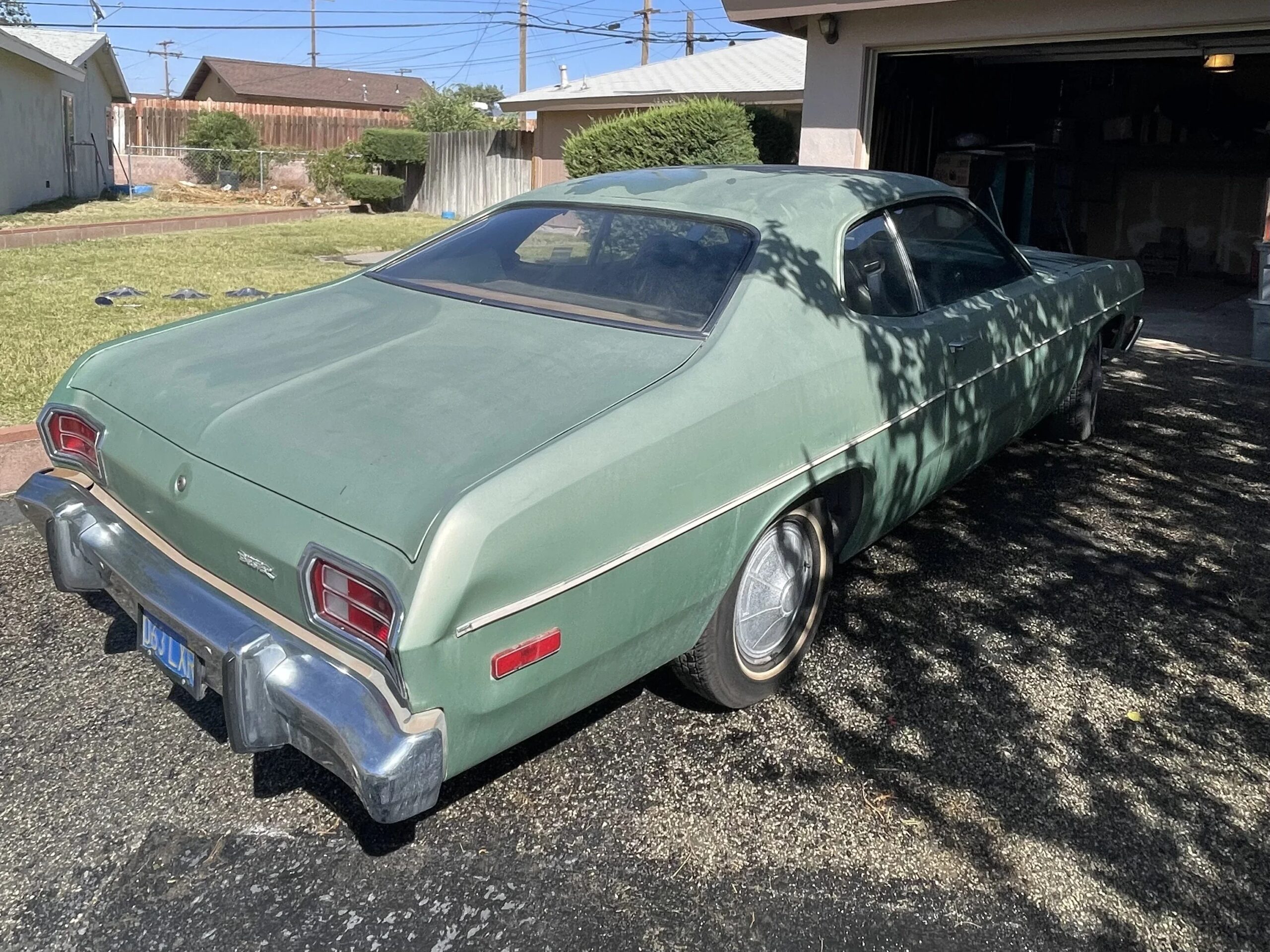 Plymouth-Duster-1974-Green-Green-2