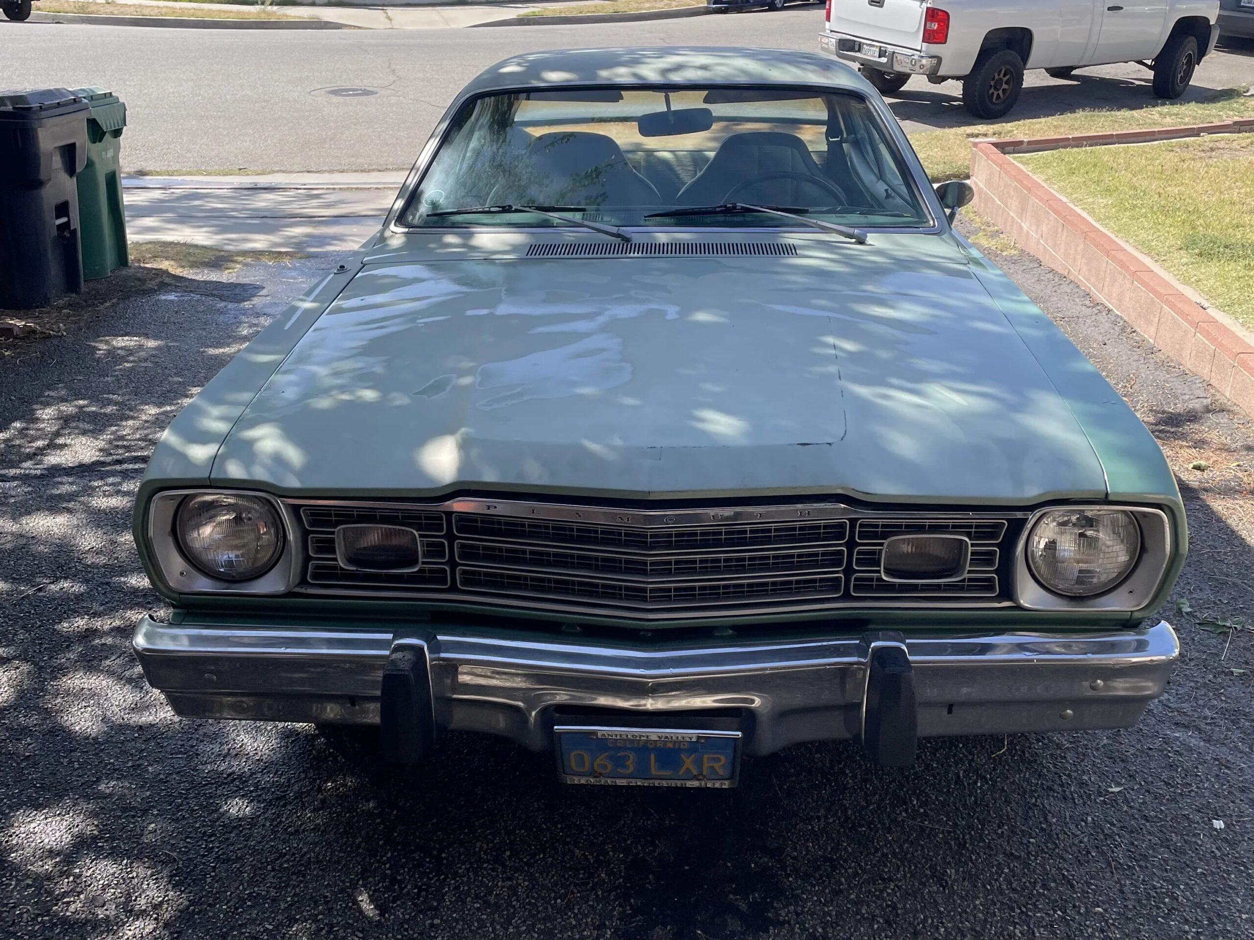 Plymouth-Duster-1974-Green-Green