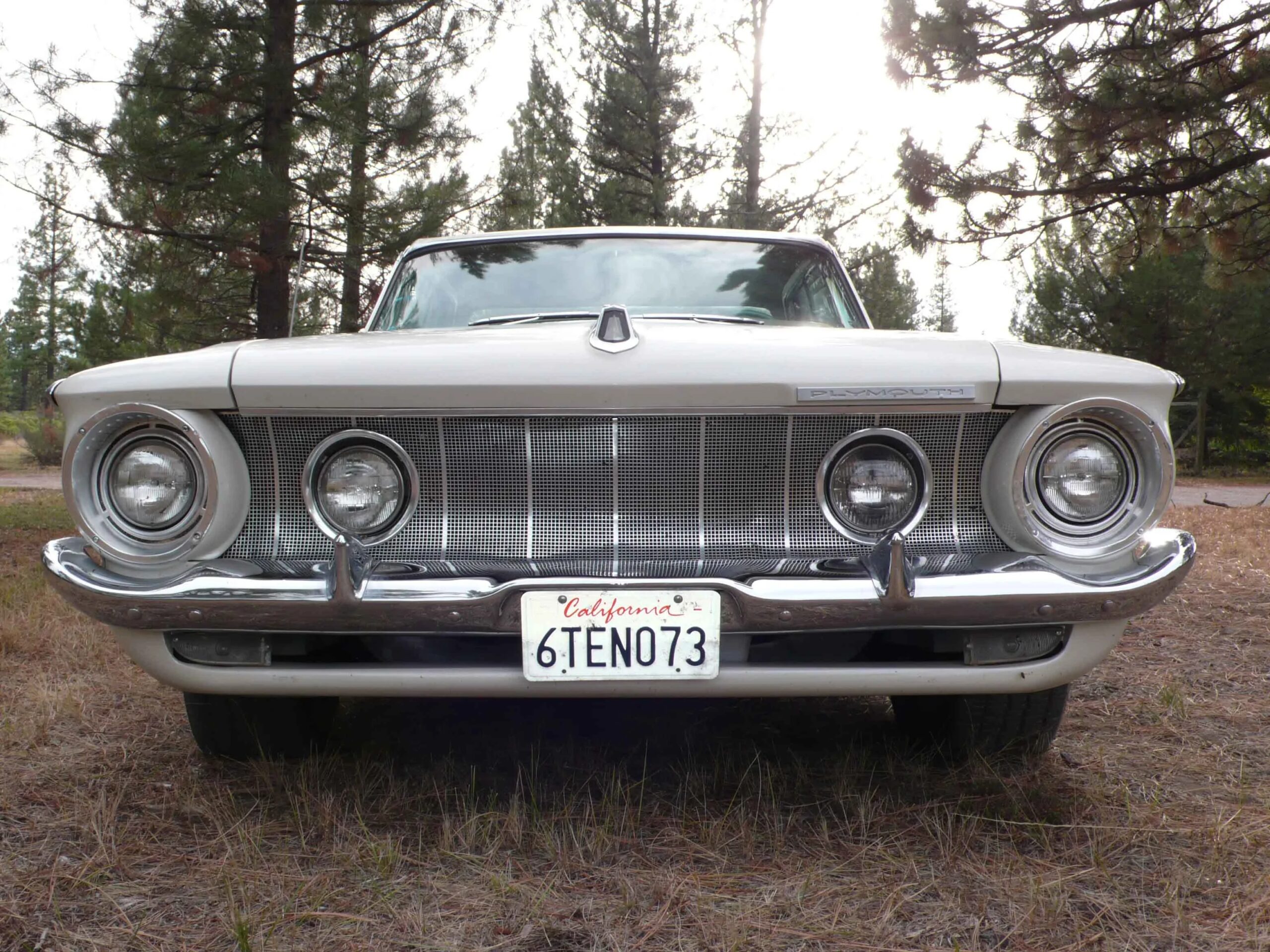Plymouth-Fury-1962-Off-White-Tan-2