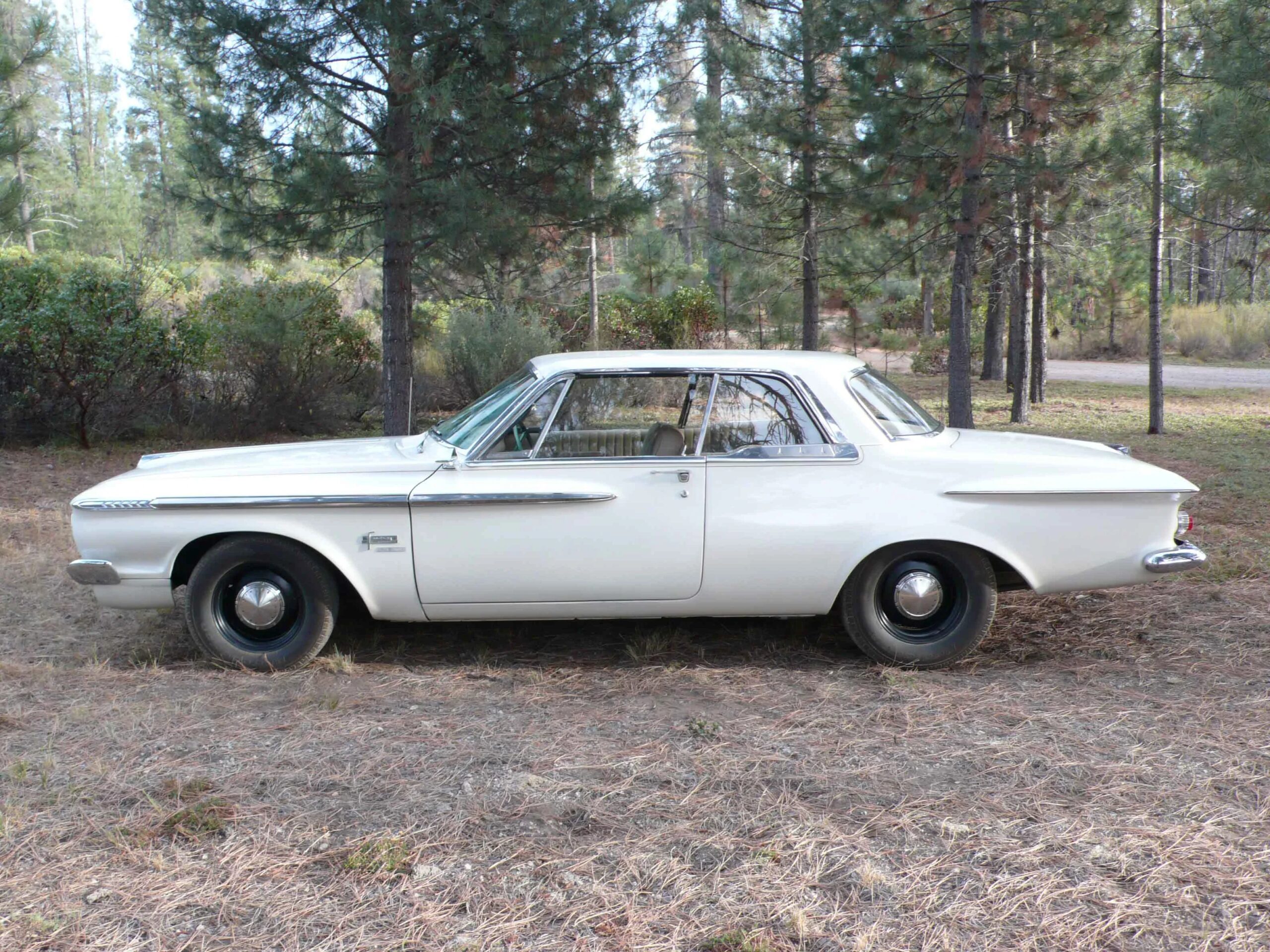 Plymouth-Fury-1962-Off-White-Tan-3