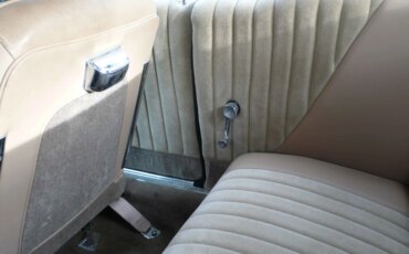 Plymouth-Fury-1962-Off-White-Tan-6