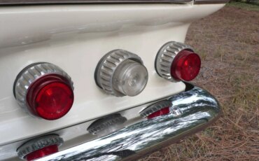 Plymouth-Fury-1962-Off-White-Tan-9