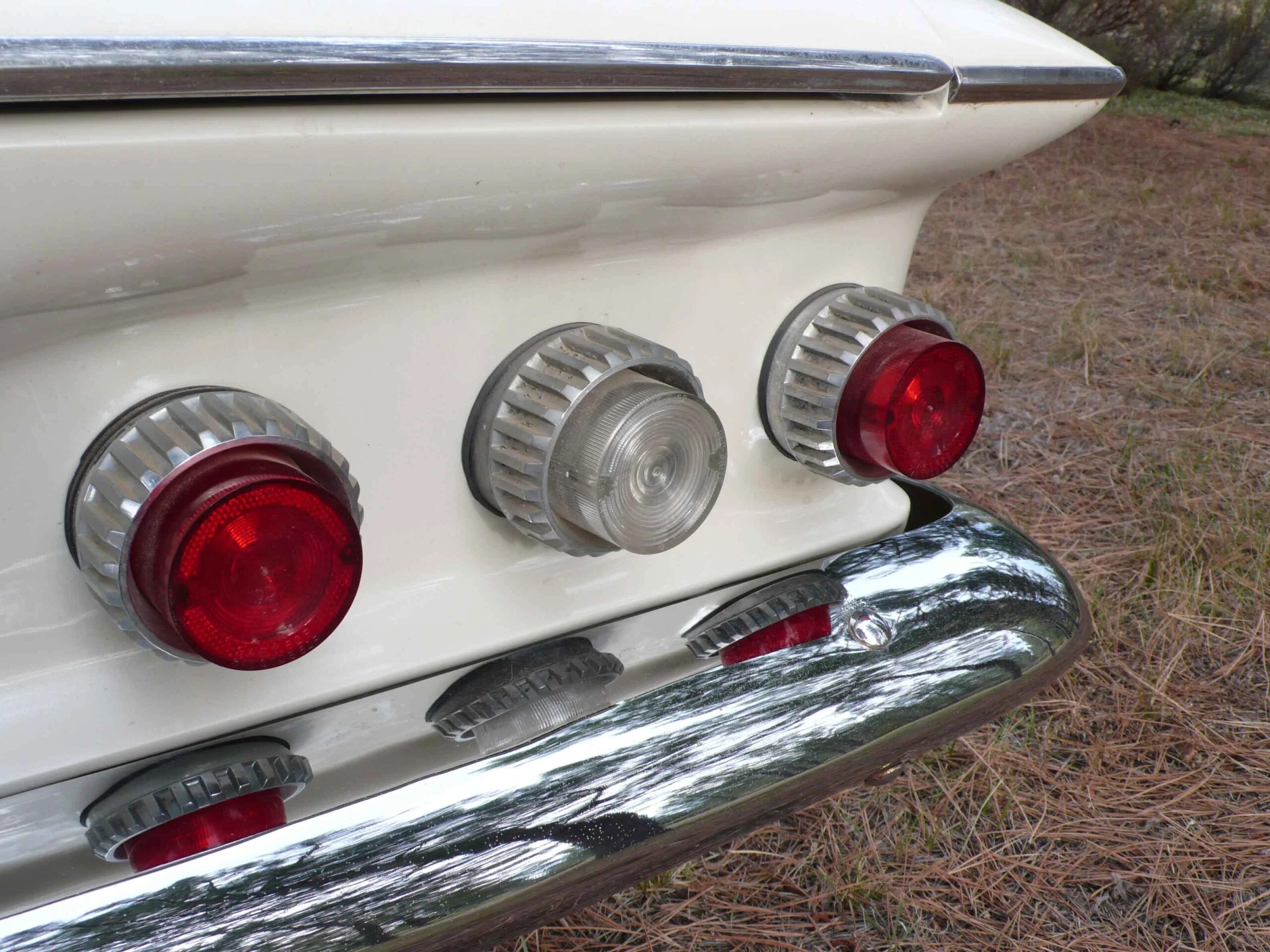 Plymouth-Fury-1962-Off-White-Tan-9