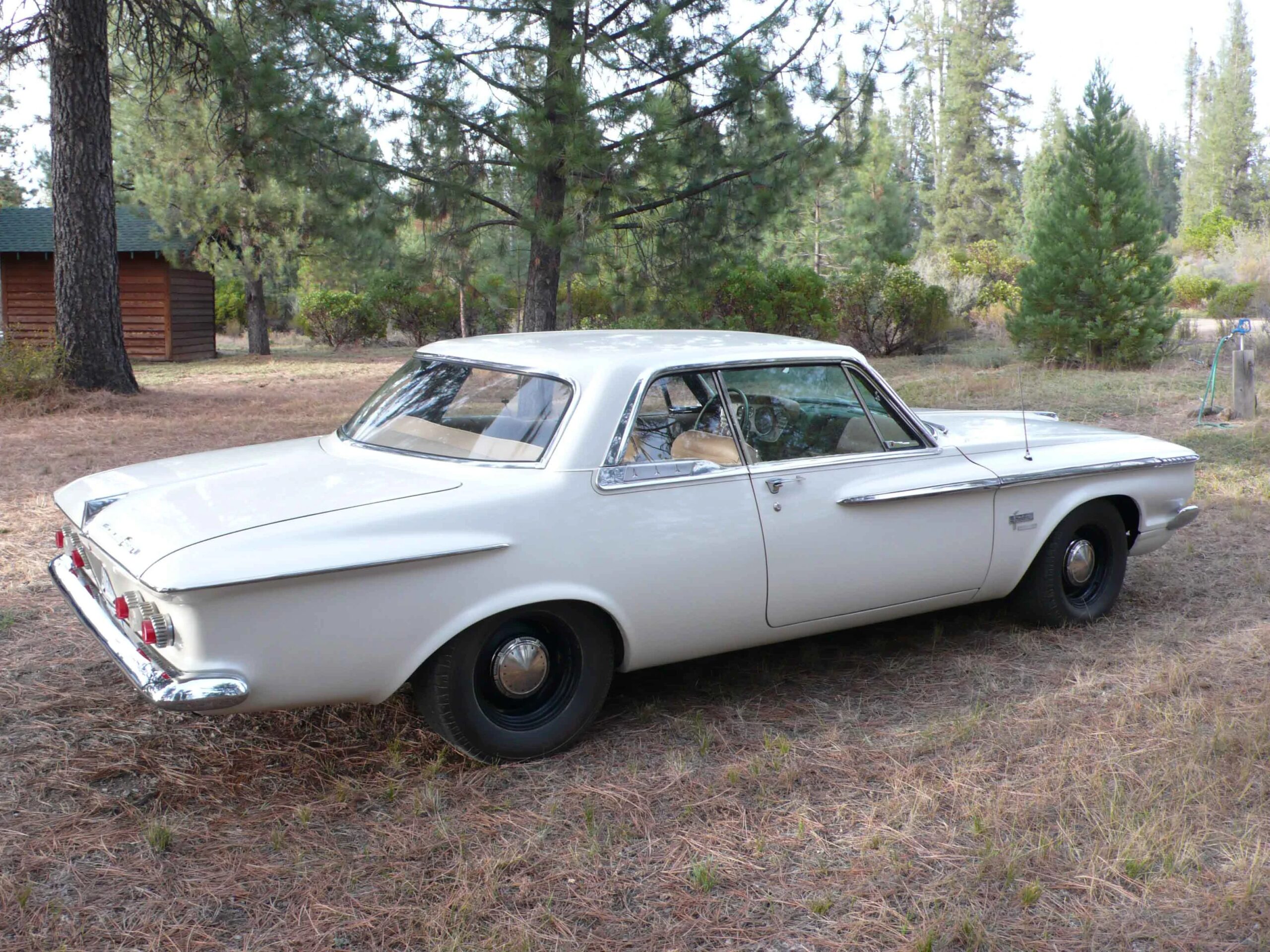 Plymouth-Fury-1962-Off-White-Tan