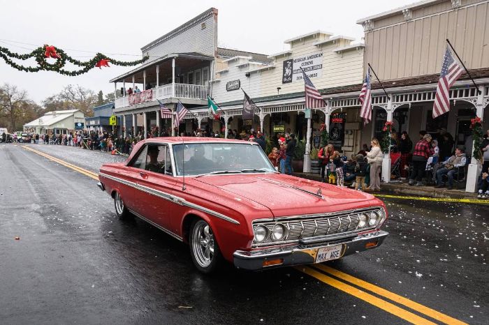 Plymouth-Fury-1964-Red-2