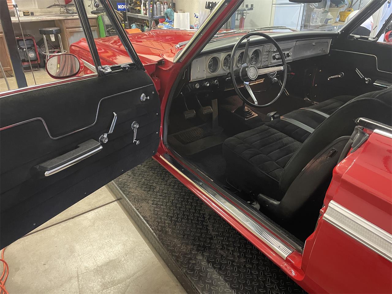 Plymouth-Fury-1964-Red-Black-24