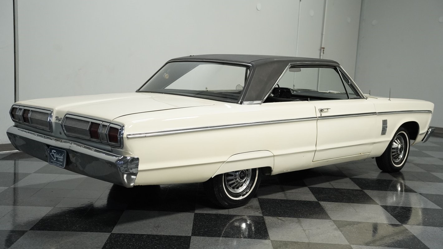 Plymouth-Fury-1966-Sedan-11